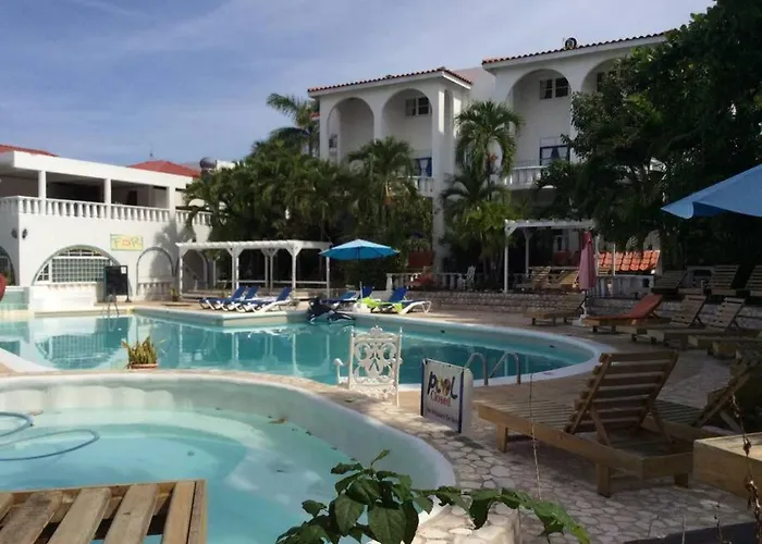 Lush Tropical Located In A 4-star * Runaway Bay