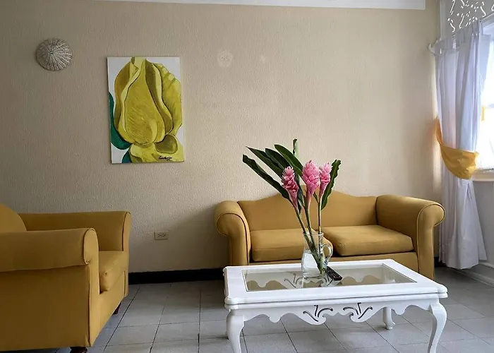 Lush Tropical Located In A 4-star * Runaway Bay