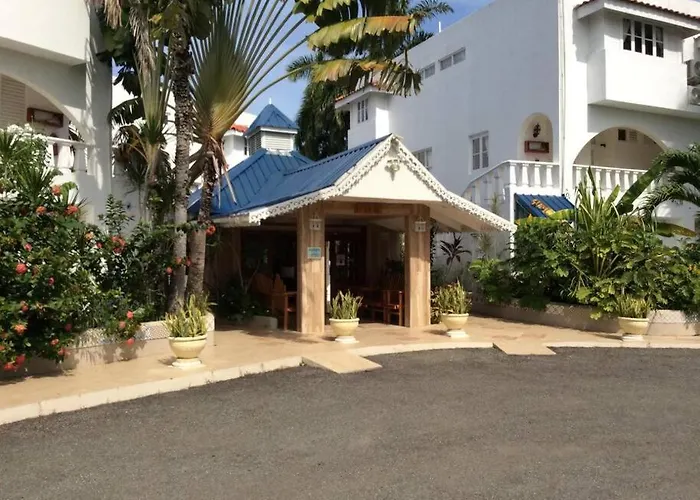 Lush Tropical Located In A 4-star Apartment Runaway Bay