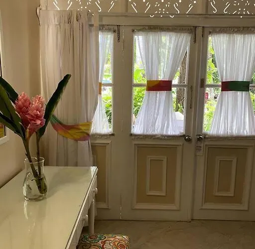 Apartment Lush Tropical Located In A 4-star Runaway Bay