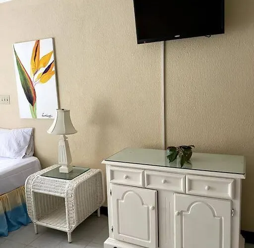 Lush Tropical Located In A 4-star Apartment Runaway Bay