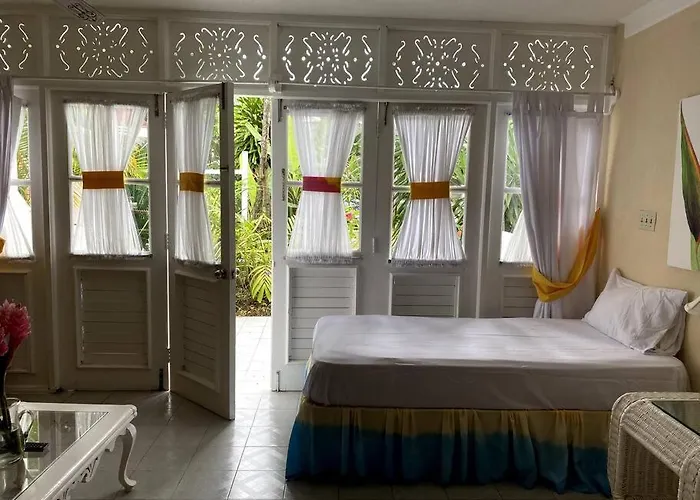Apartment Lush Tropical Located In A 4-star Runaway Bay