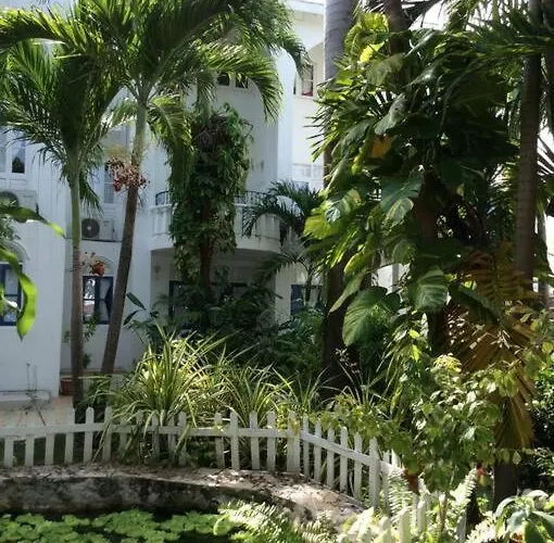 Lush Tropical Located In A 4-star Apartment