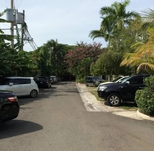Lush Tropical Located In A 4-star Runaway Bay