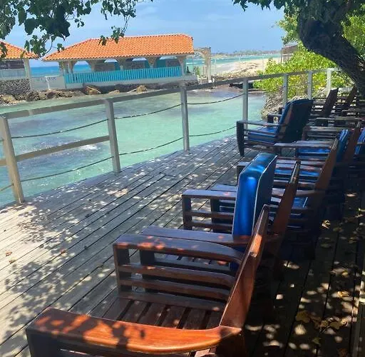 Lush Tropical Located In A 4-star Runaway Bay
